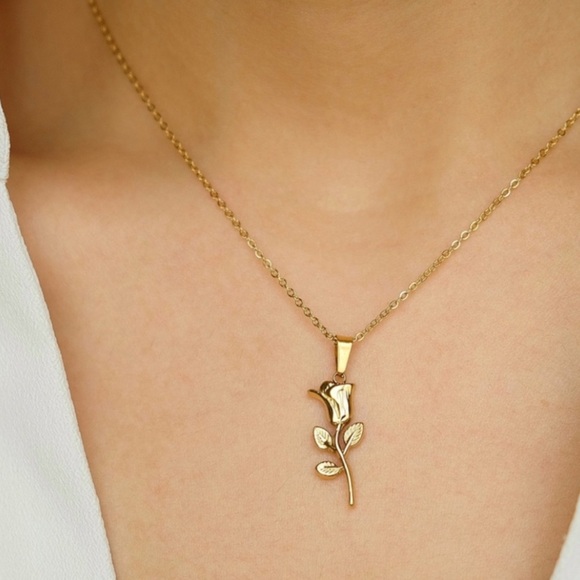Jewelry - Stainless steel rose necklace